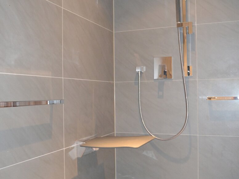 Ronald McDonald House Ronald McDonald House Shower System 100 with folding seat and towel rail