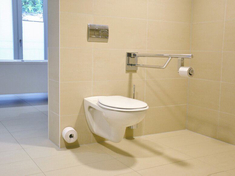 Philosophenweg senior citizens' residence in Wetzlar Toilet equipped with folding support handle, spare paper holder and toilet brush set