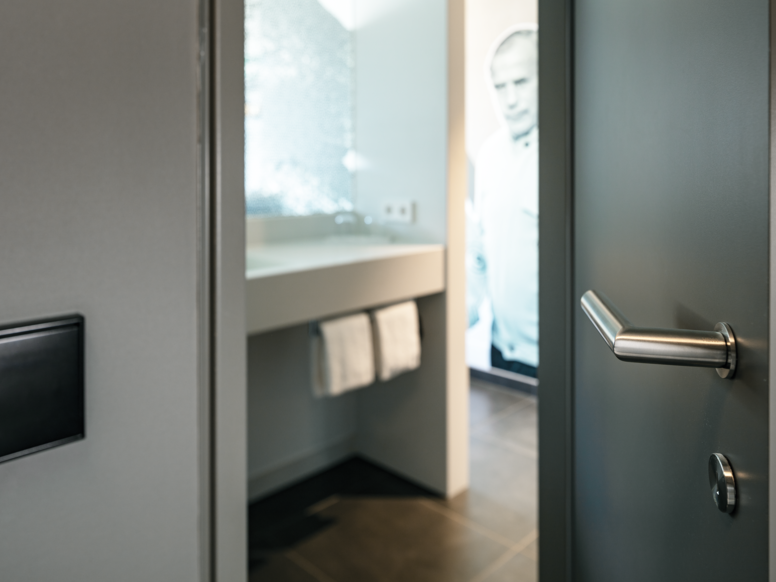 H4 Hotel in Mönchengladbach System 162 stainless steel lever handle