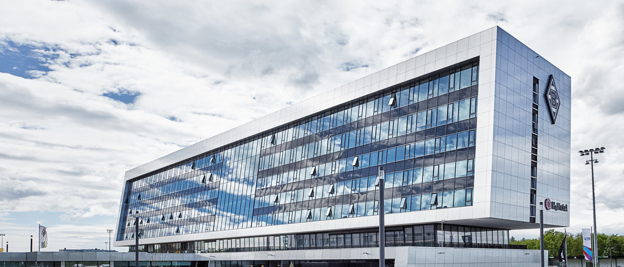 H4 Hotel in Mönchengladbach Outdoor area of an H4 hotel